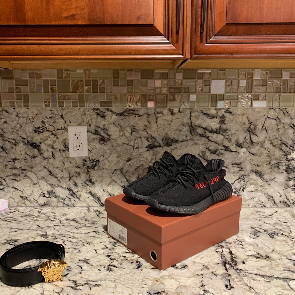 Yeezy Boost v2 - Picture 2 of 3